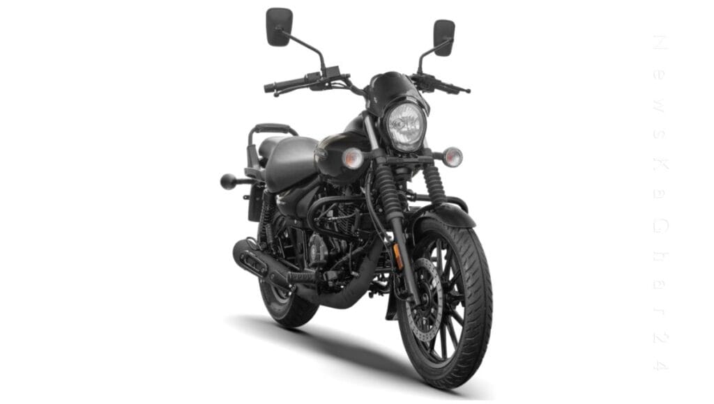 Bajaj Avenger 220 Street