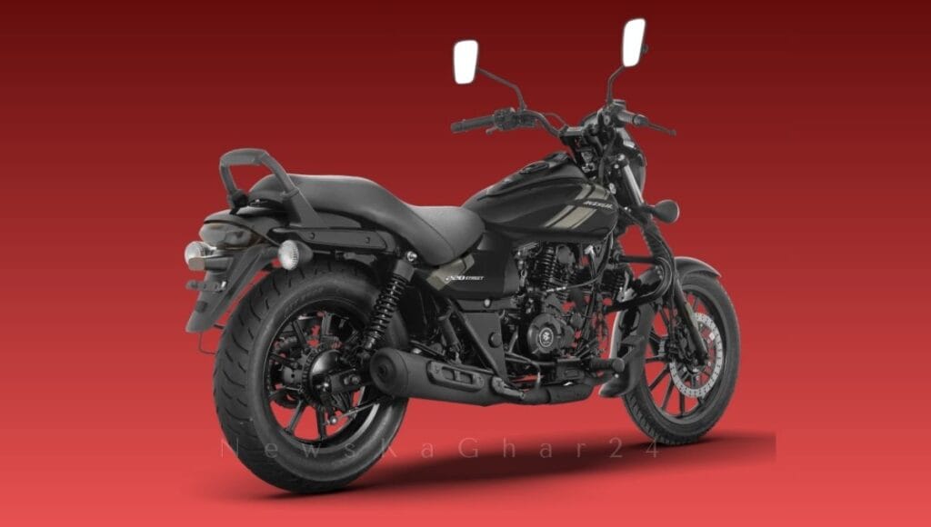 Bajaj Avenger 220 Street
